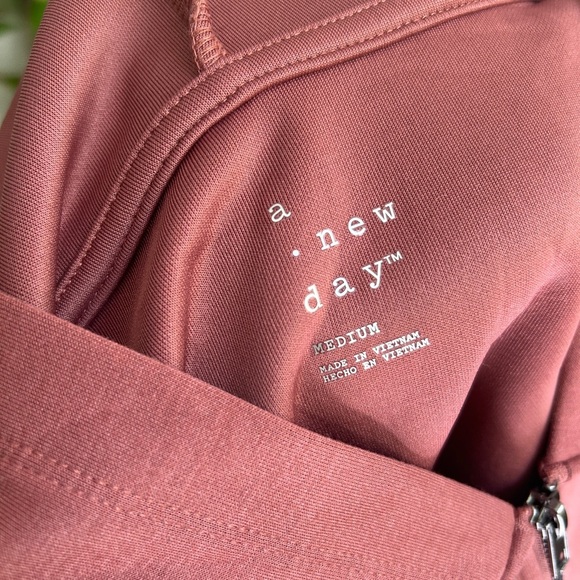 ✨3 for $18✨ Women's Dark Mauve Cropped Hoodie Jacket - Picture 3 of 6